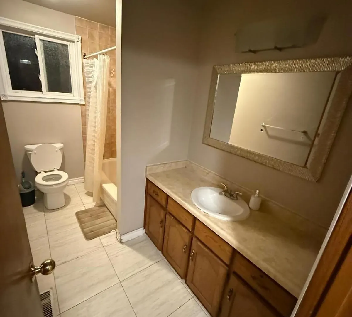 Heavy Price Cut-Book Now!- Next To Airport, Downtown,Transit Apartment Kitchener